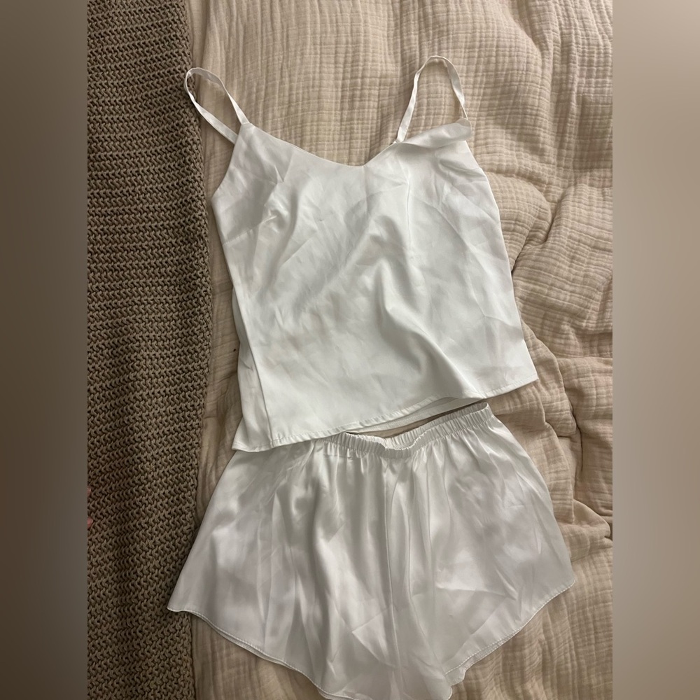 Amazon Essentials Women's White Satin Pajama Set. Size small
